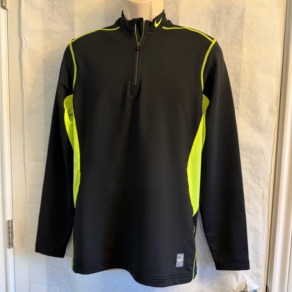 Nike Hyperwarm Dri-Fit Max long sleeve mens performance shirt Sz-M. ‎ EE6